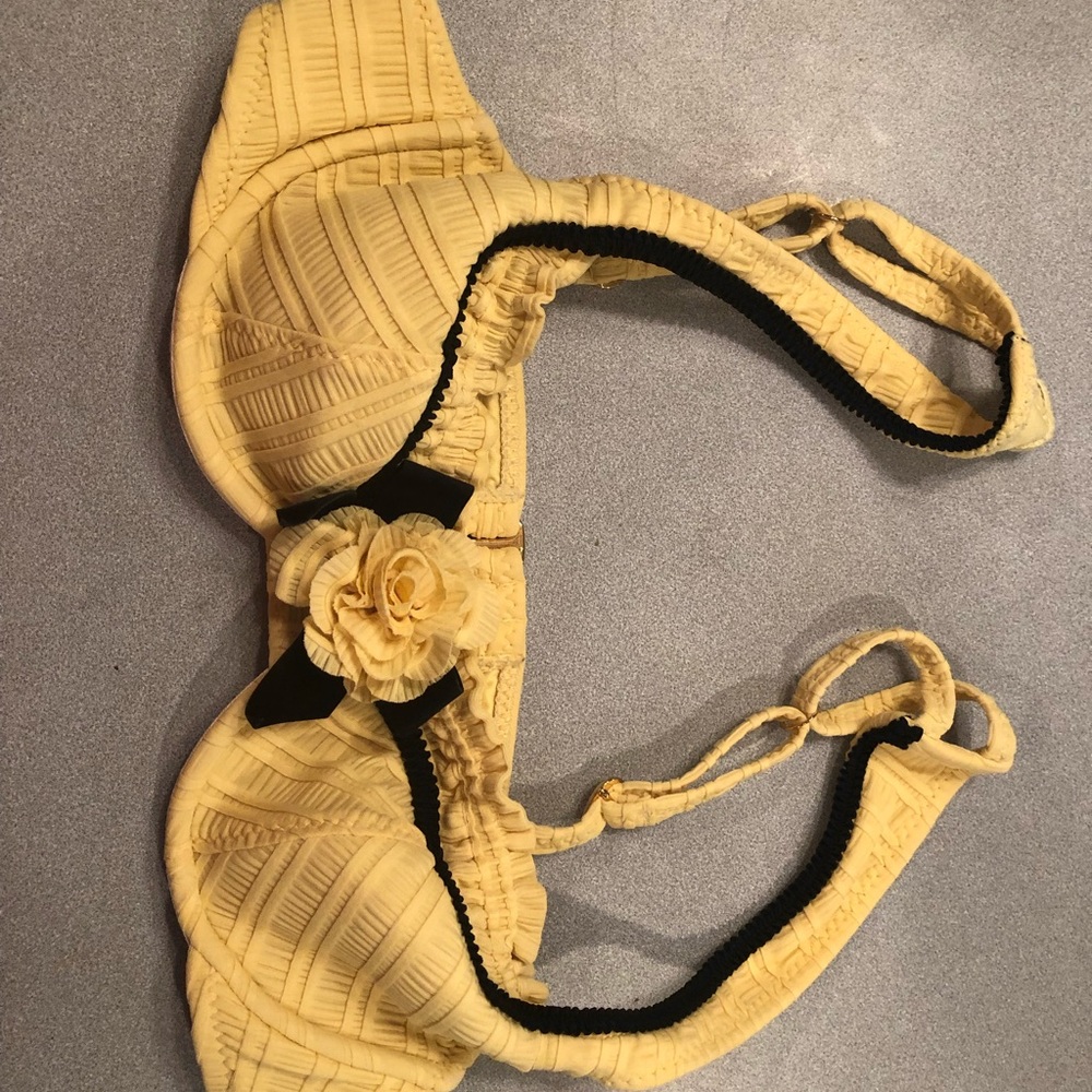 Betsey Johnson unforgettable swim bikini top
